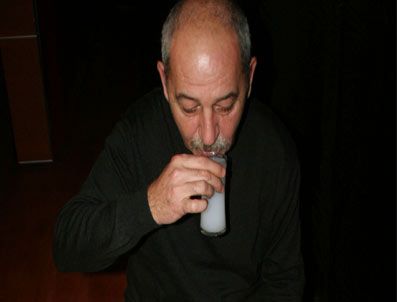 NEYZEN TEVFIK - Sahnede Rakı İçip Tekel İşçilerine Destek Verdiler