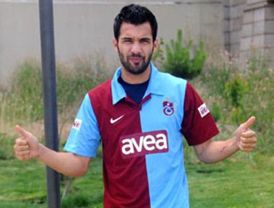 TAYFUN CORA - Trabzonsporlu Engin Baytar: Sorunlu değil sorumlu oyuncuyum