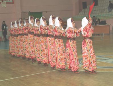 OSMAN ÇAVUŞ - Yozgat'ta Okullar Arası Halk Oyunları Yarışması Düzenlendi