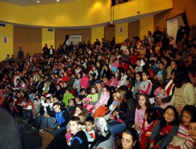 ADİLE NAŞİT - Alaaddin'in Sihirli Lambası'na Çocuklardan Büyük İlgi