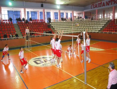 Şahinbey Belediye Voleybol Takımı Liderliğini Sürdürüyor