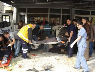 Aşırı Hızlı Araç Kaldırımda Yürüyen Yayalara Çarptı