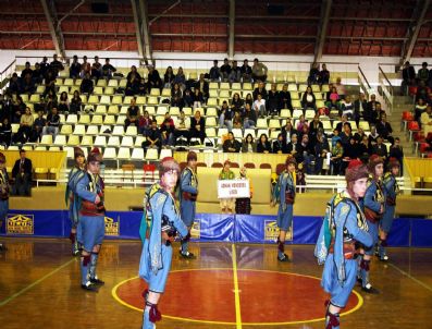 OSMAN İŞSEN - Balıkesir'de Halkoyunları Valilik Kupası Yarışmaları Yapıldı