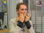Hülya Avşar'dan ıslık gösterisi