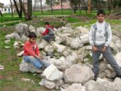 İlköğretim Öğrencisi 3 Kardeş, Yıkıntılarda Demir Topluyor