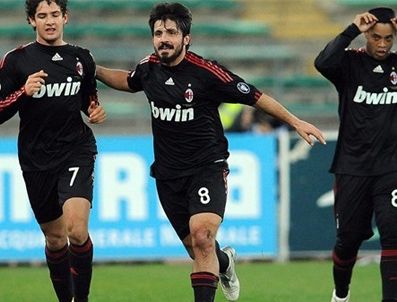 Milan deplasmanda güldü