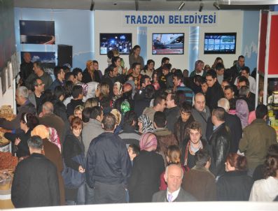 SAIT YAZıCıOĞLU - Trabzon Belediye Standı, Siyasi, Bürokrat, Spor Adamlarını Bir Araya Getirdi