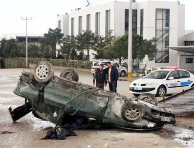 Üniversitelilerin Bulunduğu Otomobil Takla Attı: 1 Ölü, 4 Yaralı