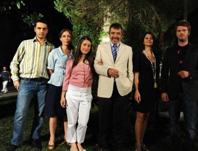 AŞK-I MEMNU DİZİSİ - Aşk-ı Memnu'da kriz büyüyor