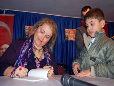 MAVISEL YENER - Çocuk Yazarı Mavisel Yener'den Çocuklara 'Kitap Okuyun' Önerisi