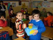 Harçlıklarını Haiti'deki Çocuklara Gönderecekler