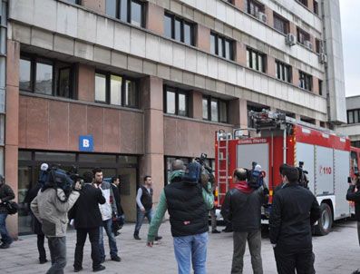 Polis Memuru, Paşaların Kaldığı Katta Asansörde Mahsur Kaldı