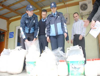 Bolu'da Zabıta Ekipleri Etiketsiz 1 Ton Peynir, 200 Kilo Tereyağ Ve 150 Kilo Pekmeze El Koydu