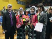 Halk Oyunları Yarışmalarında Dereceye Okullara Ödülleri Verildi