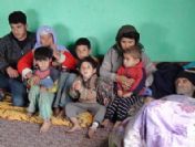 Kocası Terk Edince 4 Çocuğuyla Felçli Babasının Evine Sığındı