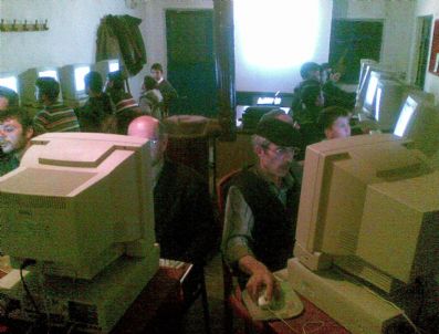 CANDARLı - Okulu Kapalı Köyde Bilgisayar Eğitimi