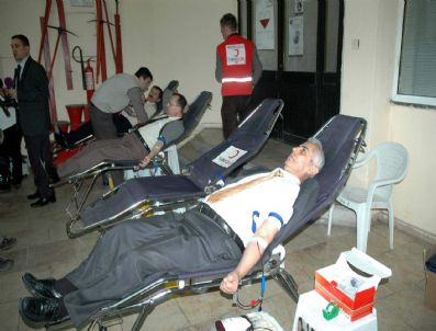 VELI KIŞIOĞLU - Afyonkarahisar Valilik Personelinden Kan Bağışı