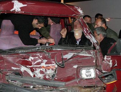 İSTANBUL YOLU - Ankara'da feci kaza: 11 yaralı