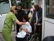 Motosiklet Kanala Uçtu, 2 Kişi Yaralandı