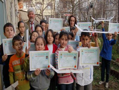 Öğrencilere Model Uçak Sertifikası