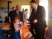 Varto'da İhtiyaç Sahibi Öğrencilere Giyim Yardımı