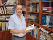 39 Ülkede Yaptığı Uzaktan Eğitim Araştırmasını Kitapta Topladı