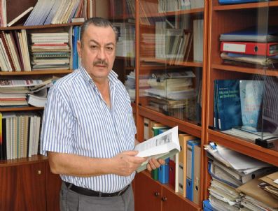 39 Ülkede Yaptığı Uzaktan Eğitim Araştırmasını Kitapta Topladı