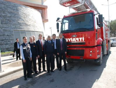 SALIH HıZLı - Akhisar Belediyesi'ne Yeni İtfaiye Aracı
