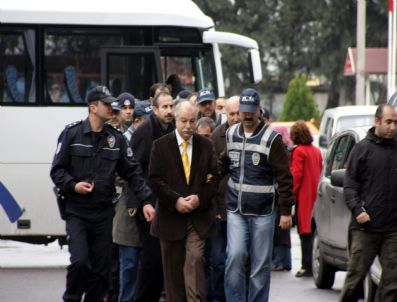 BALıKESIR BELEDIYESI - Balıkesir'deki İhale Operasyonunda 3 Kişi Tutuklandı