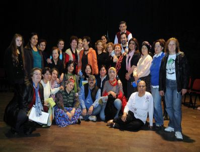 Kadınlar 8 Mart Dünya Kadınlar Günü'nde Sahnede