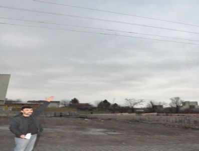 Silvan'da Kopan Elektrik Kablosu Tehlike Saçıyor