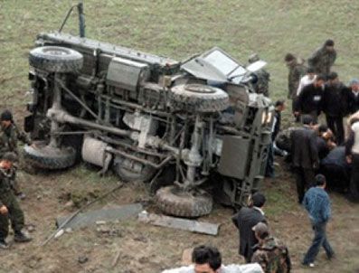 Şırnak'ta askeri araç devrildi: 13 yaralı