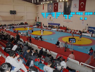 Türkiye Genç Erkekler Güreş Şampiyonası Samsun'da Başladı