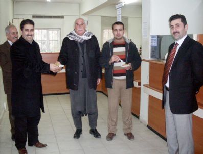 Vergisini Ödeyenlere Tatlı İkramı