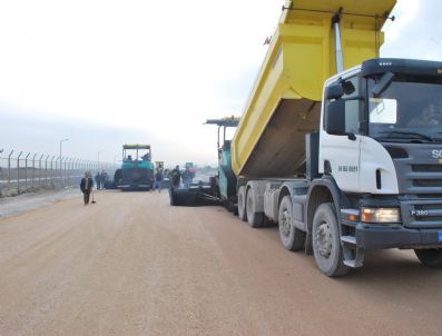 LOKMAN ÖZDEN - Çubuk Ankara Yolunda Asfaltlama Çalışmaları Devam Ediyor