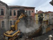 Trabzon'da Tehlike Arz Eden Eski Binalar Tek Tek Yıkılıyor