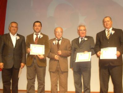 HÜSEYIN YARALı - Saruhanlı'da Vergi Rekortmenlerine Teşekkür Belgesi