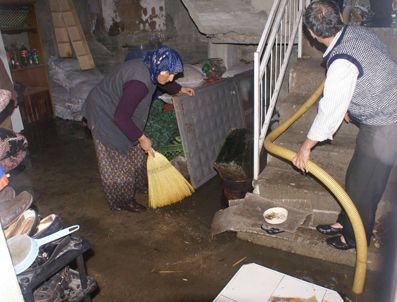 KARACAHISAR - Soma'da köy yolları ulaşıma kapandı