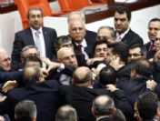 Hakaretler havada uçuştu