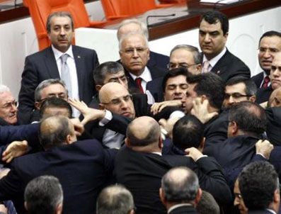 OSMAN DURMUŞ - Hakaretler havada uçuştu