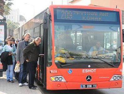 İzmir'de Tekel'e destek eylemi hayatı durdurdu