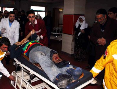 ERENTEPE - Muş'ta trafik kazası: 13 yaralı