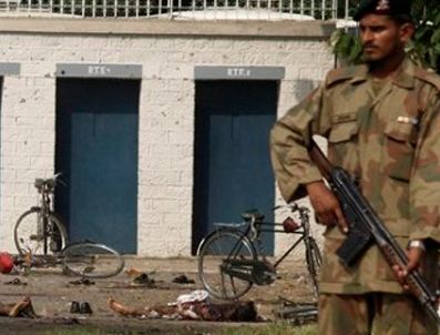 Pakistan ordusu 15 militanı öldürdü