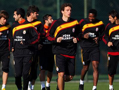 LEO FRANCO - Galatasaray Kayseri'ye uçtu