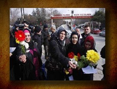 NEJAT UYGUR - GATA önünde başörtü eylemi