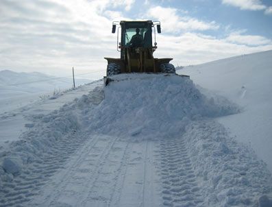 Hamur'da yol açma çalışmaları sürüyor