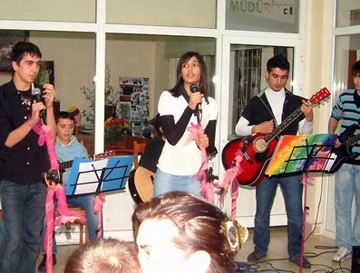 FIKRET AKOVA - Genç gitarcılara büyük ilgi