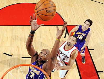 BRANDON ROY - LA Lakers Portland Trail Blazers'ı 99-82 yendi