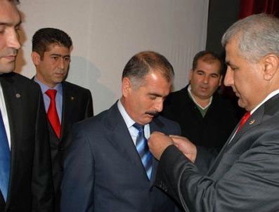 MEHMET ŞANDIR - MHP 134 kişiye rozet taktı