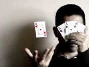 50 Dolar için 10 kişiyi yaktı